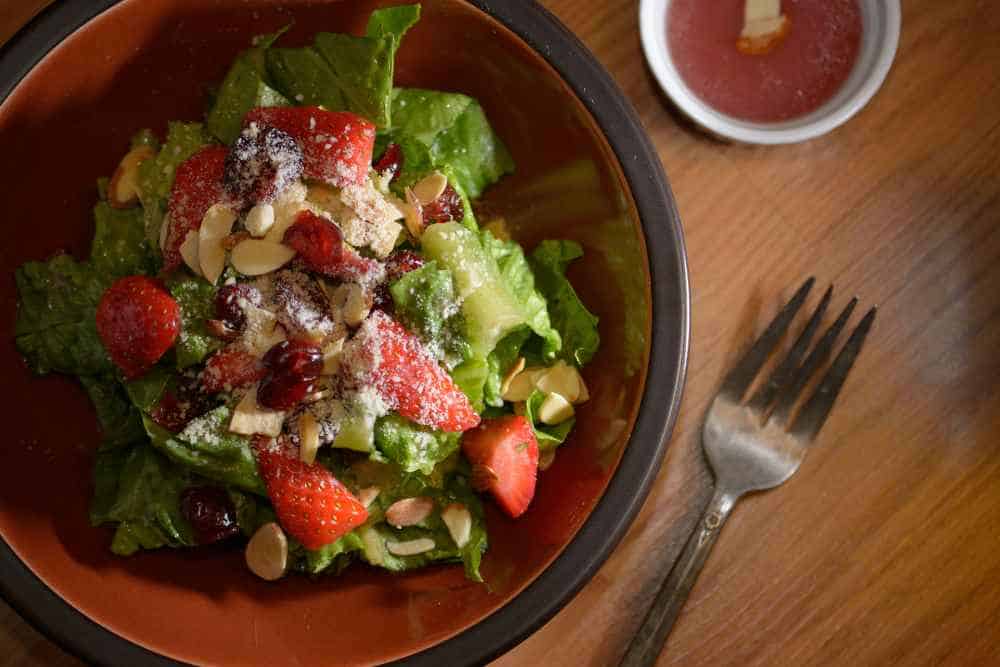Geflügelsalat mit Erdbeeren Titelbild