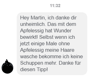 Screenshot eines positiven Leserfeedbacks zur Nutzung von Apfelessig gegen Schuppen