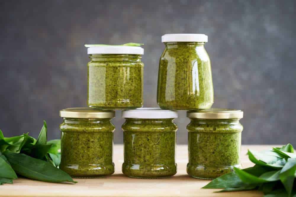 B&auml;rlauchpesto in Einmachgl&auml;sern