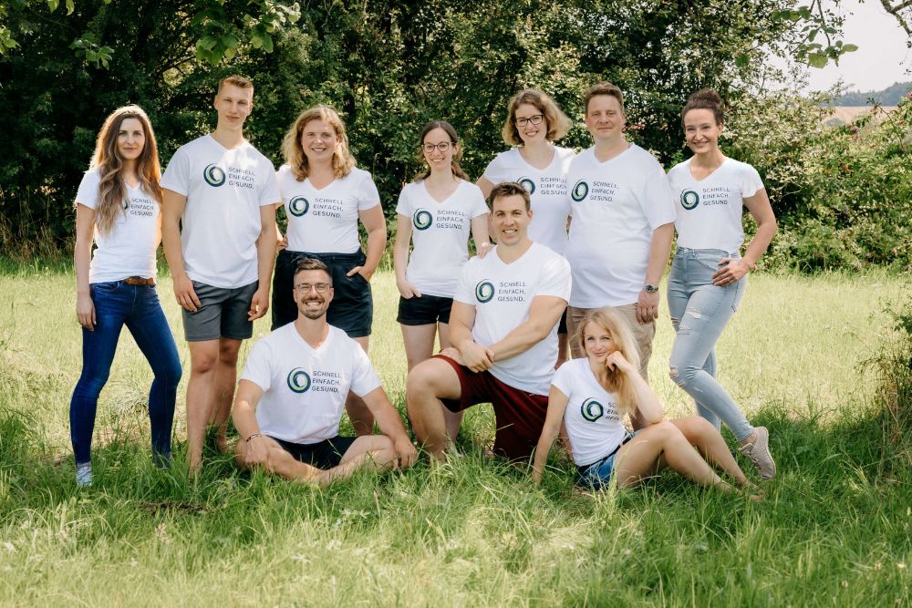 Alle SEG-Teammitglieder auf einer Wiese