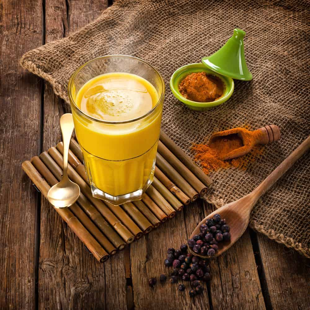 Goldene Milch mit Kurkuma